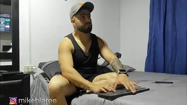 Snapshot of mikeblaree chatting on November 5, 2025, 3:31 am mikeblaree online show from November 5, 2025, 3:31 am