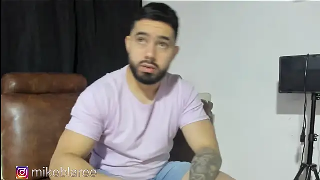 Snapshot of mikeblaree chatting on November 17, 2025, 4:55 pm mikeblaree online show from November 17, 2025, 4:55 pm