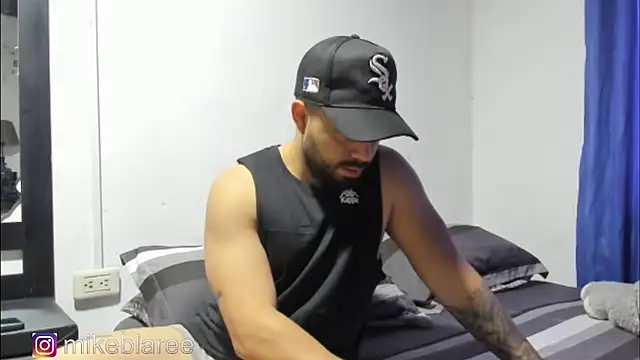 Snapshot of mikeblaree chatting on October 29, 2025, 3:11 pm mikeblaree online show from October 29, 2025, 3:11 pm