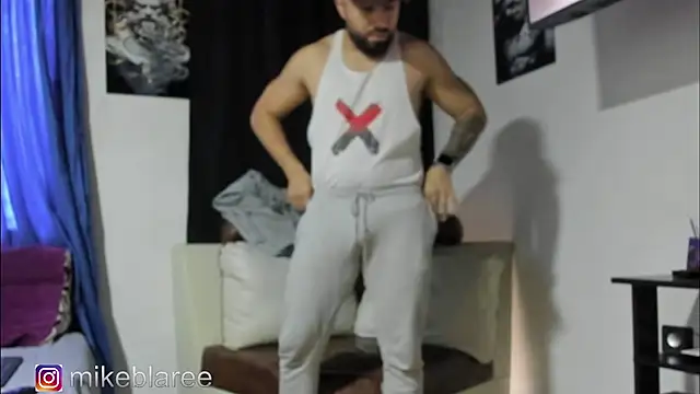 Snapshot of mikeblaree chatting on November 8, 2025, 4:54 pm mikeblaree online show from November 8, 2025, 4:54 pm