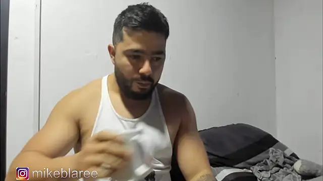 Snapshot of mikeblaree chatting on October 28, 2025, 3:00 pm mikeblaree online show from October 28, 2025, 3:00 pm