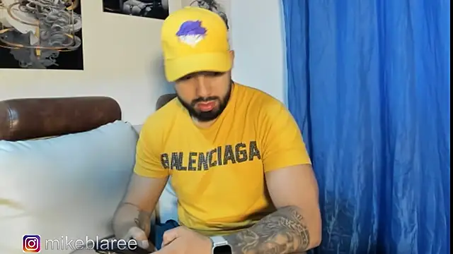 Snapshot of mikeblaree chatting on November 27, 2025, 3:34 pm mikeblaree online show from November 27, 2025, 3:34 pm