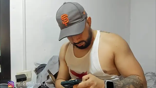 Snapshot of mikeblaree chatting on October 25, 2025, 3:28 am mikeblaree online show from October 25, 2025, 3:28 am