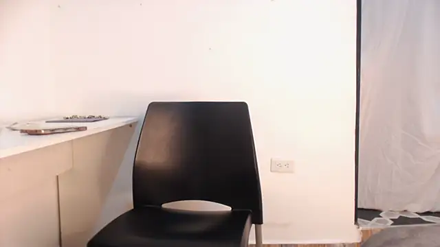 StephyJones1 online show from April 18, 2026, 8:20 pm