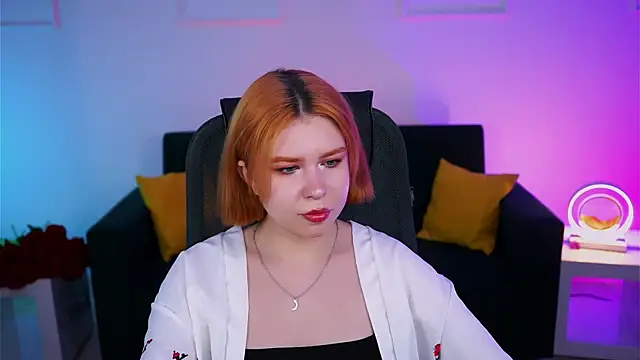 Snapshot of MitsukiMun chatting on February 19, 2025, 6:21 pm MitsukiMun online show from February 19, 2025, 6:21 pm