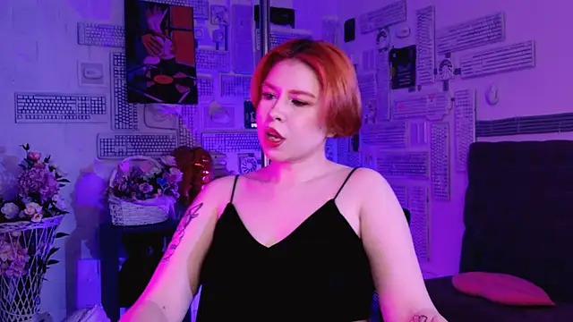 Snapshot of MitsukiMun chatting on February 25, 2025, 4:35 pm MitsukiMun online show from February 25, 2025, 4:35 pm