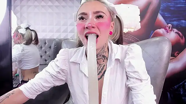 miss   angel online show from March 18, 2025, 6:17 pm