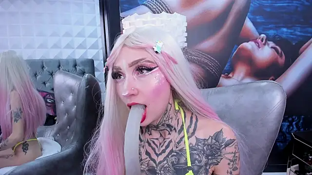 miss   angel online show from September 19, 2025, 6:12 pm