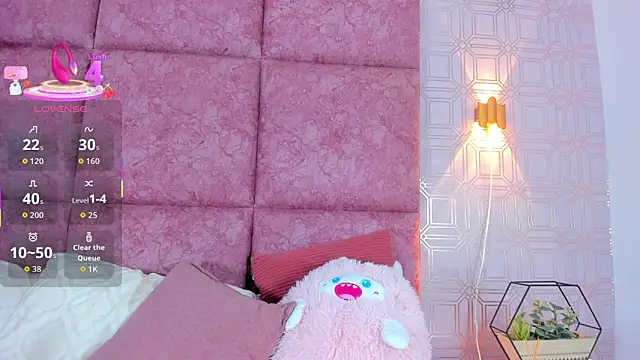 LilyRoxi online show from October 11, 2025, 9:16 pm