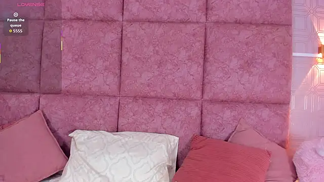 LilyRoxi online show from December 18, 2025, 9:40 pm