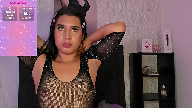 Snapshot of Selena_fox7 chatting on November 7, 2025, 3:33 am Selena fox7 online show from November 7, 2025, 3:33 am