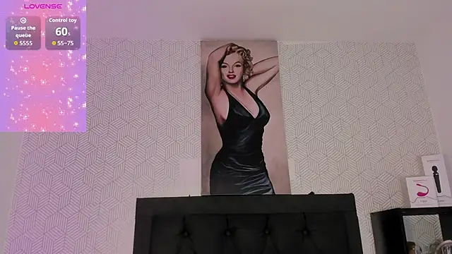 Snapshot of Selena_fox7 chatting on December 5, 2025, 4:22 am Selena fox7 online show from December 5, 2025, 4:22 am