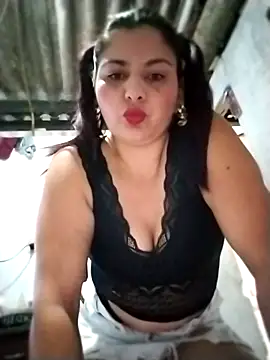 Snapshot of Issaquens chatting on February 16, 2025, 3:05 pm Issaquens online show from February 16, 2025, 3:05 pm