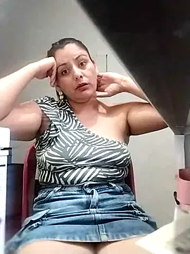 Snapshot of Issaquens chatting on February 16, 2025, 10:55 pm Issaquens online show from February 16, 2025, 10:55 pm