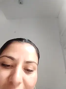 Snapshot of Issaquens chatting on February 22, 2025, 9:37 pm Issaquens online show from February 22, 2025, 9:37 pm