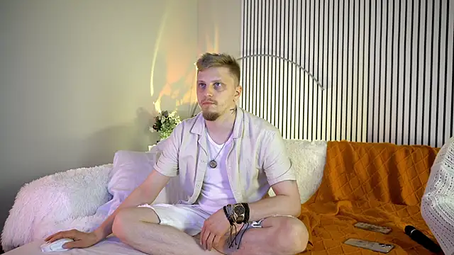 Saint Vicious online show from September 19, 2025, 8:13 pm