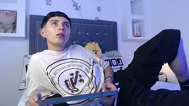 Snapshot of MaikyCooper chatting on March 13, 2025, 3:33 am MaikyCooper online show from March 13, 2025, 3:33 am