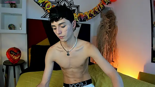 Snapshot of MaikyCooper chatting on October 7, 2025, 9:16 pm MaikyCooper online show from October 7, 2025, 9:16 pm