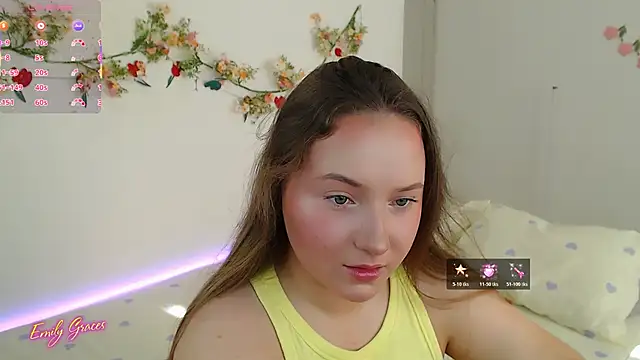 Snapshot of EmilyxxGraces chatting on June 4, 2026, 5:01 am EmilyxxGraces online show from June 4, 2026, 5:01 am