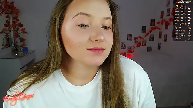 Snapshot of EmilyxxGraces chatting on September 28, 2025, 9:00 pm EmilyxxGraces online show from September 28, 2025, 9:00 pm