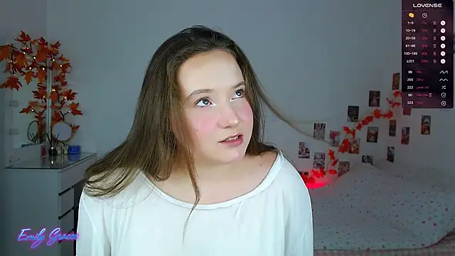 Snapshot of EmilyxxGraces chatting on September 19, 2025, 12:47 am EmilyxxGraces online show from September 19, 2025, 12:47 am