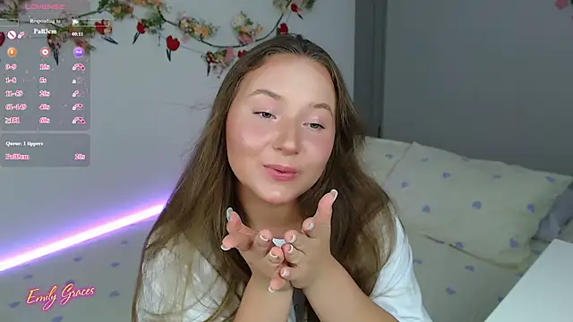 Snapshot of EmilyxxGraces chatting on June 13, 2026, 11:24 pm EmilyxxGraces online show from June 13, 2026, 11:24 pm