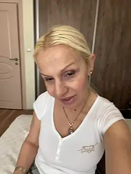 Snapshot of DeboraXporn chatting on May 1, 2026, 6:18 am DeboraXporn online show from May 1, 2026, 6:18 am