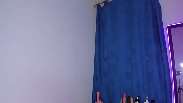 MELINAMARTINS online show from February 7, 2026, 9:56 pm