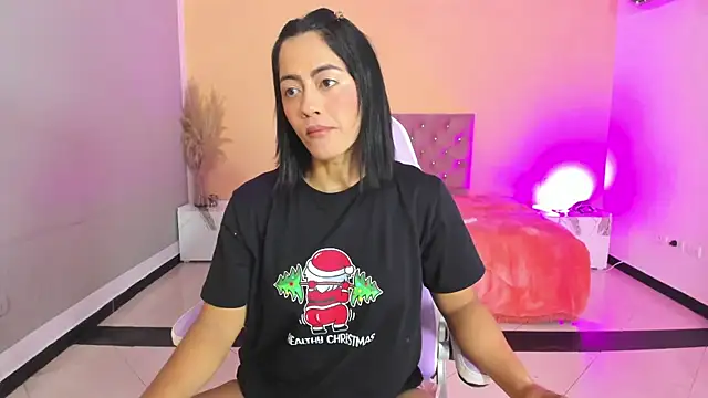 Snapshot of cristal_crossfitx chatting on December 17, 2025, 10:20 am cristal crossfitx online show from December 17, 2025, 10:20 am