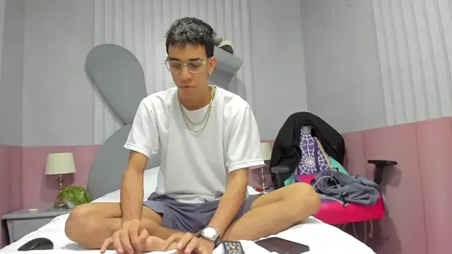 Snapshot of sweet_boy_sweet06 chatting on March 9, 2025, 1:26 pm sweet boy sweet06 online show from March 9, 2025, 1:26 pm