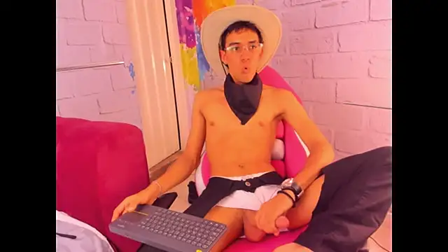 Snapshot of sweet_boy_sweet06 chatting on February 22, 2025, 5:23 am sweet boy sweet06 online show from February 22, 2025, 5:23 am