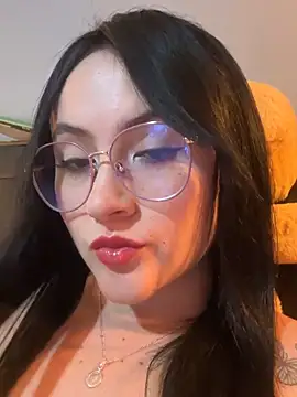 Snapshot of ValentinaOrtiz3 chatting on November 9, 2025, 1:53 am ValentinaOrtiz3 online show from November 9, 2025, 1:53 am