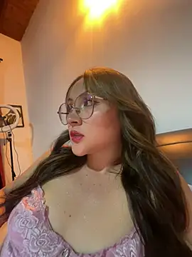 Snapshot of ValentinaOrtiz3 chatting on February 18, 2025, 1:21 am ValentinaOrtiz3 online show from February 18, 2025, 1:21 am