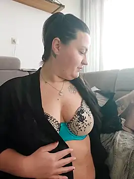 Snapshot of justtess chatting on March 21, 2025, 8:17 am justtess online show from March 21, 2025, 8:17 am