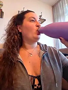 Snapshot of justtess chatting on January 7, 2026, 9:25 am justtess online show from January 7, 2026, 9:25 am