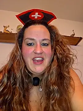 Snapshot of justtess chatting on February 4, 2026, 9:43 pm justtess online show from February 4, 2026, 9:43 pm