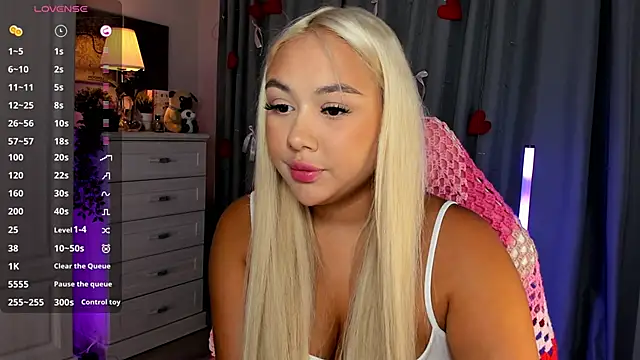 Snapshot of _Loneve__ chatting on April 8, 2026, 3:46 pm Loneve online show from April 8, 2026, 3:46 pm