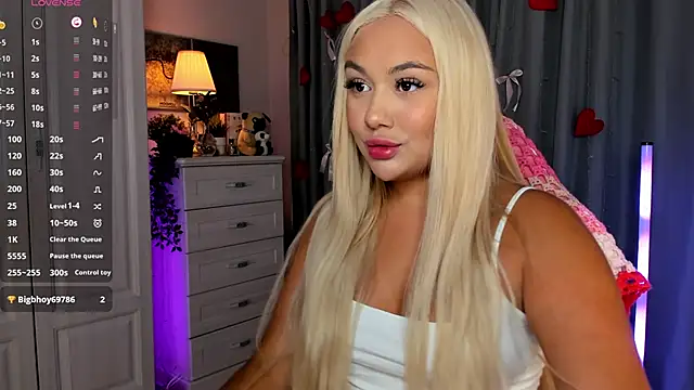 Snapshot of _Loneve__ chatting on April 2, 2026, 3:41 pm Loneve online show from April 2, 2026, 3:41 pm