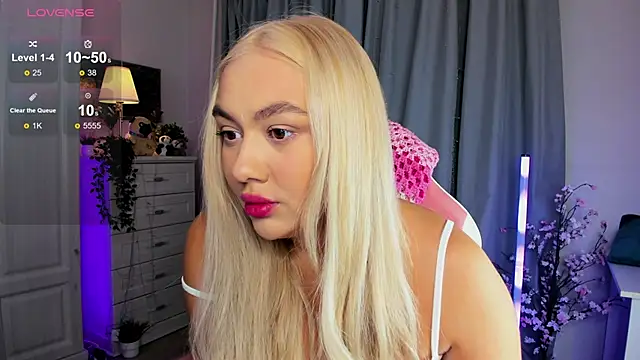 Snapshot of _Loneve__ chatting on December 5, 2025, 3:32 pm Loneve online show from December 5, 2025, 3:32 pm