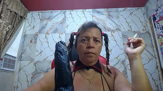 Snapshot of alina_maturehot chatting on May 16, 2026, 10:47 am alina maturehot online show from May 16, 2026, 10:47 am