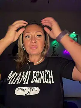 bossyroxy84 online show from November 30, 2025, 11:05 pm