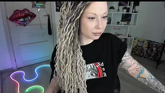 Snapshot of HoneySallyMoore chatting on April 9, 2026, 8:26 pm HoneySallyMoore online show from April 9, 2026, 8:26 pm