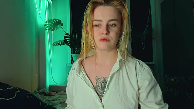 Alexa Pirs online show from March 4, 2025, 9:54 pm