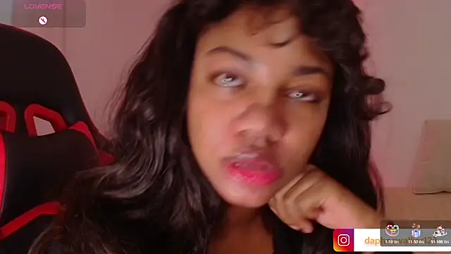 Snapshot of Daphnewalker__ chatting on February 11, 2026, 1:44 pm Daphnewalker online show from February 11, 2026, 1:44 pm