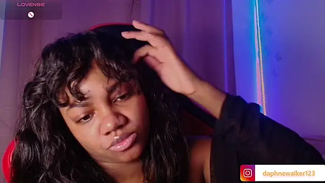 Snapshot of Daphnewalker__ chatting on February 17, 2026, 12:02 pm Daphnewalker online show from February 17, 2026, 12:02 pm