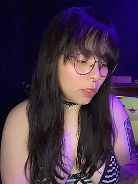 Snapshot of Solo_yoss chatting on June 4, 2026, 6:51 am Solo yoss online show from June 4, 2026, 6:51 am