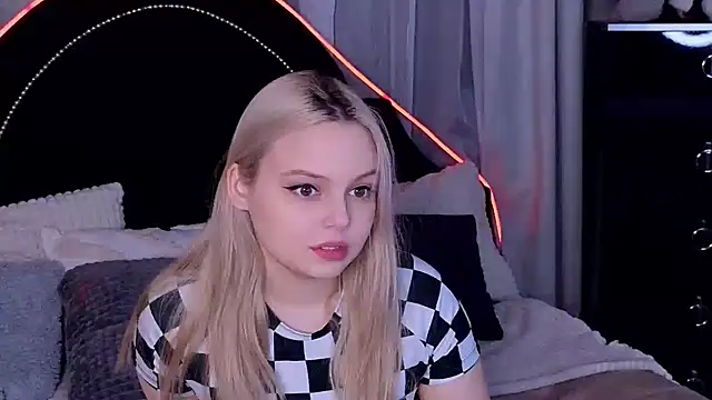 CLAIRE VOGT online show from March 21, 2025, 6:27 am