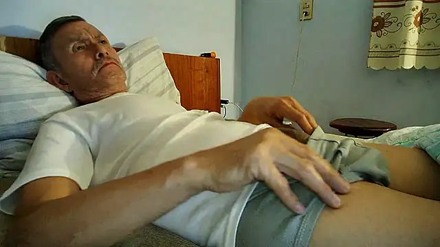 Snapshot of elver271@xh chatting on January 7, 2026, 4:06 am elver271xh online show from January 7, 2026, 4:06 am