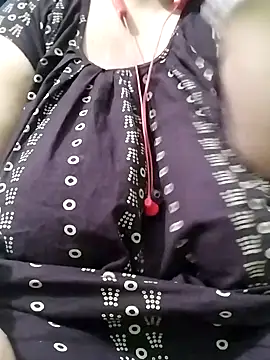 Snapshot of Lizza_boudi chatting on February 19, 2025, 1:29 am Lizza boudi online show from February 19, 2025, 1:29 am