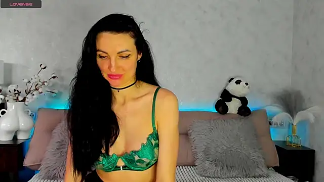 Snapshot of Tina_Mart chatting on April 23, 2026, 12:29 pm Tina Mart online show from April 23, 2026, 12:29 pm
